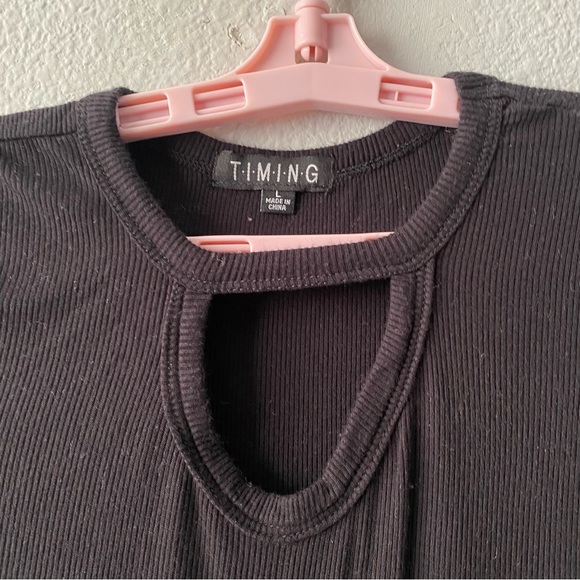 Timing | Women's Black Top Size L - Picture 2 of 7